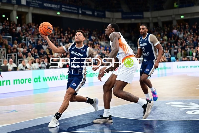 Kevin McClain (3; MLP Academics Heidelberg) mit Layup-Versuch