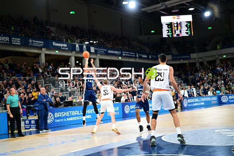 Eric Reed Jr. (43; MLP Academics Heidelberg) in Aktion