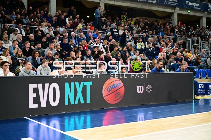 Szene mit Athanasios Konstanttakopoulos (997; Promitheas Patras Vikos Cola) und Teamkollegen