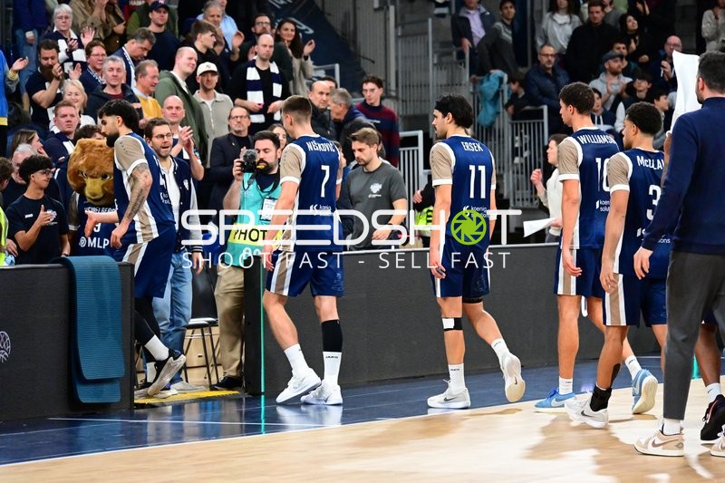 Spieler verlassen das Spielfeld