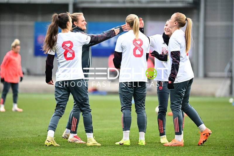 Co-Trainerin und Mittelfeldspielerin