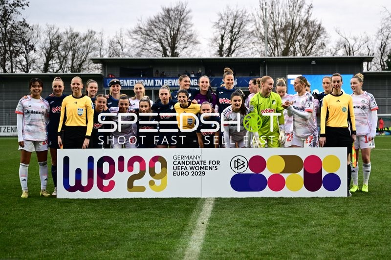 Spielerinnen vor Anpfiff