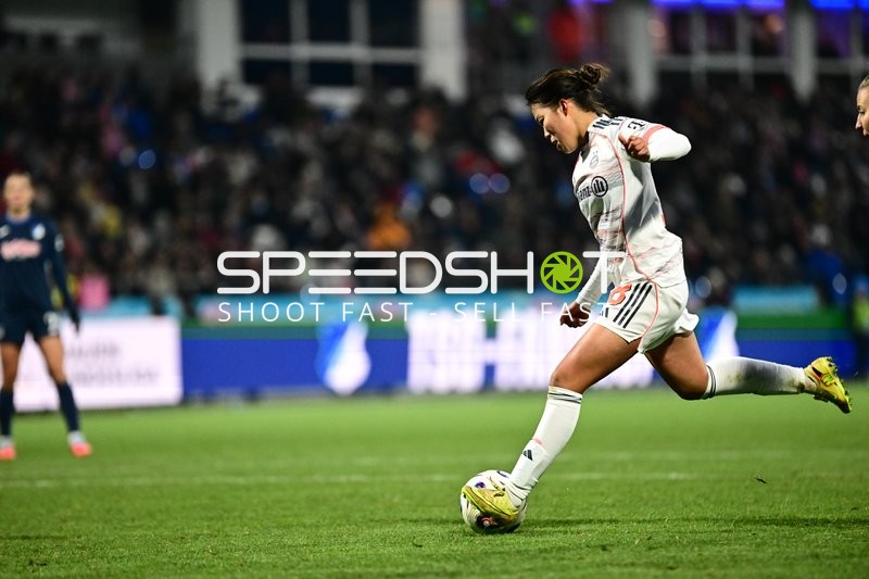 Schuss von Tuva Hansen (6; FC Bayern München)