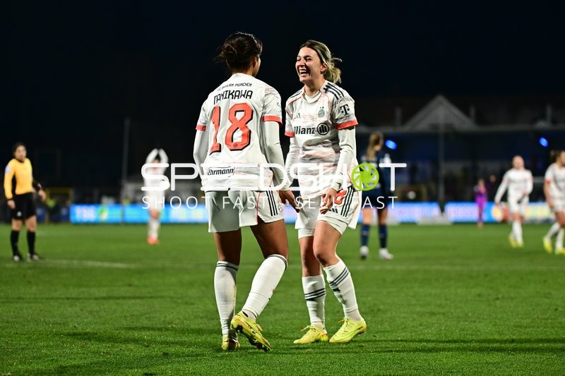 Spielerinnen im Austausch