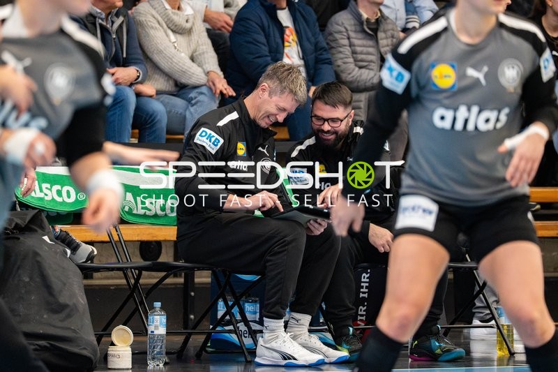 Markus Gaugisch (999; Deutschland) bespricht Taktik