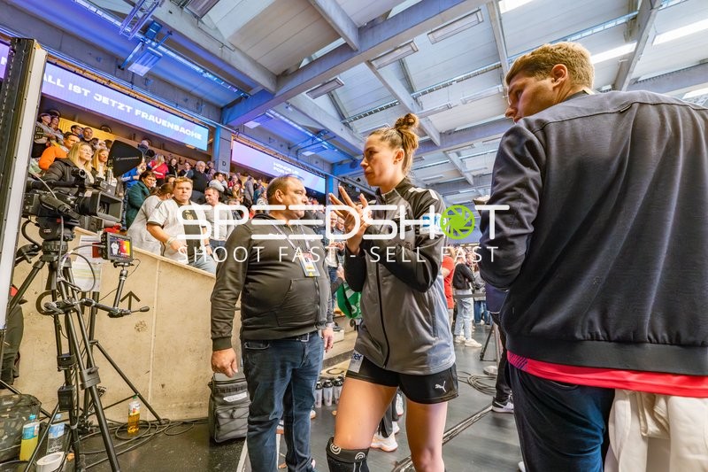 Emily Vogel (20; Deutschland) im Gespräch