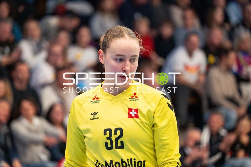 Seraina Kuratli (32; Schweiz) fokussiert im Tor
