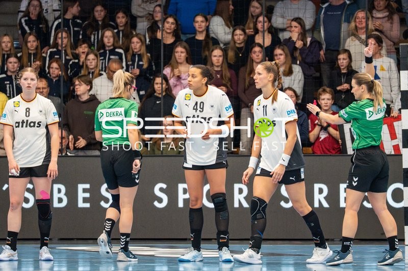 Xenia Smits (11; Deutschland) im Gespräch mit Aimee von Pereira (49; Deutschland) und Nina Engel (8; Deutschland)