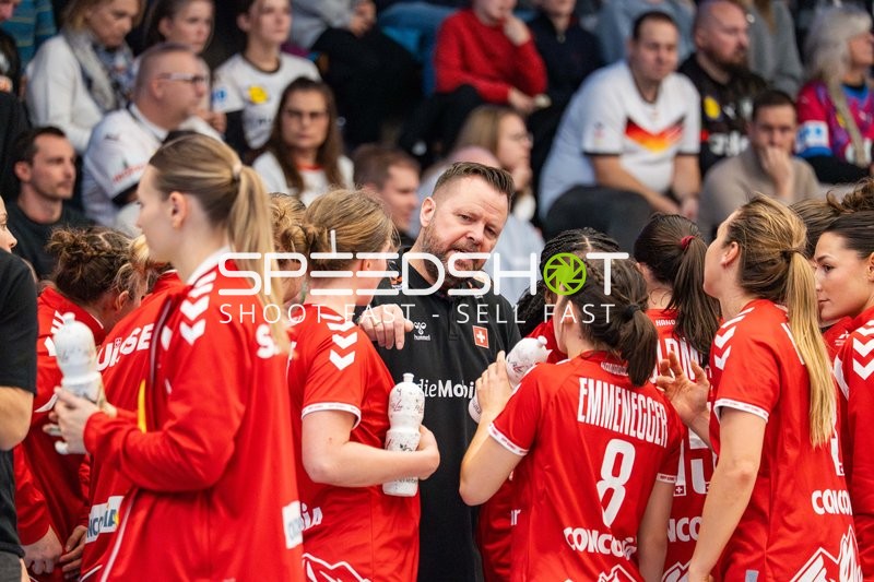 Knut Ove Joa (999; Schweiz) gibt Anweisungen