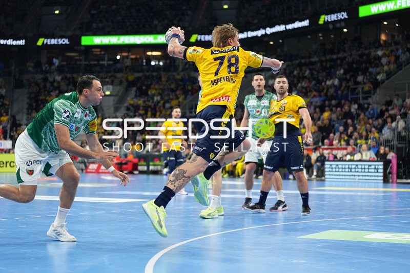 Edwin Aspenbäck (78; Rhein Neckar Löwen) mit Wurf aufs Tor