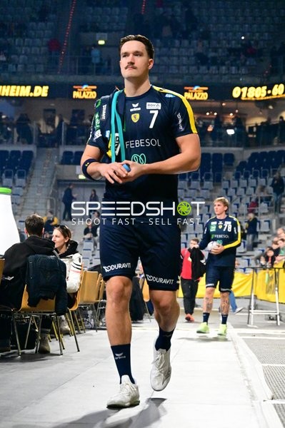 Robert Timmermeister (7; Rhein Neckar Löwen) läuft vom Spielfeld