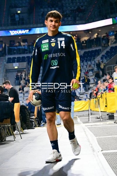 Gino Steenaerts (14; Rhein Neckar Löwen) mit Ball in der Hand