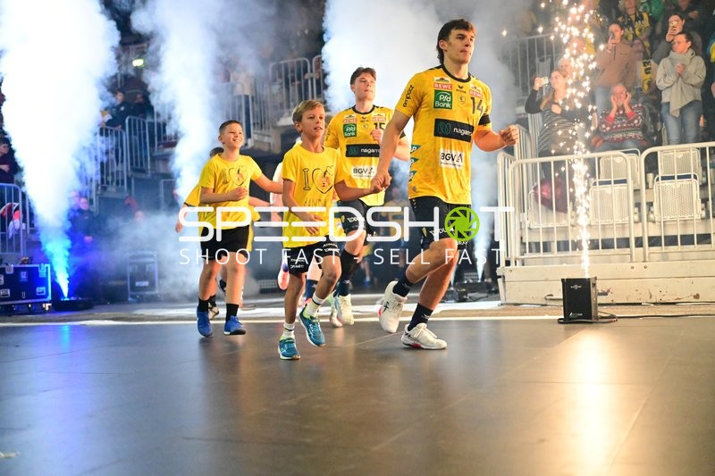 Gino Steenaerts (14; Rhein Neckar Löwen) und David More (15; Rhein Neckar Löwen) laufen ein