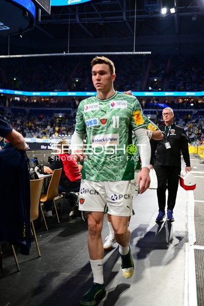 Lasse Andersson (11; Füchse Berlin) verlässt Spielfeld