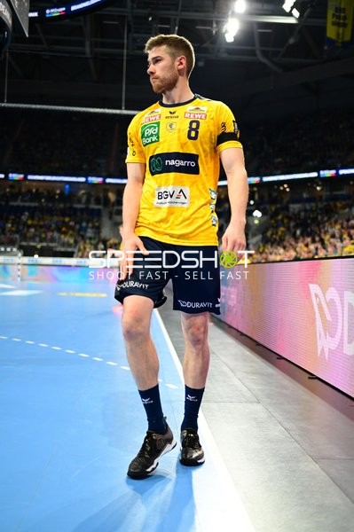 Tim Nothdurft (28; Rhein Neckar Löwen) am Spielfeldrand