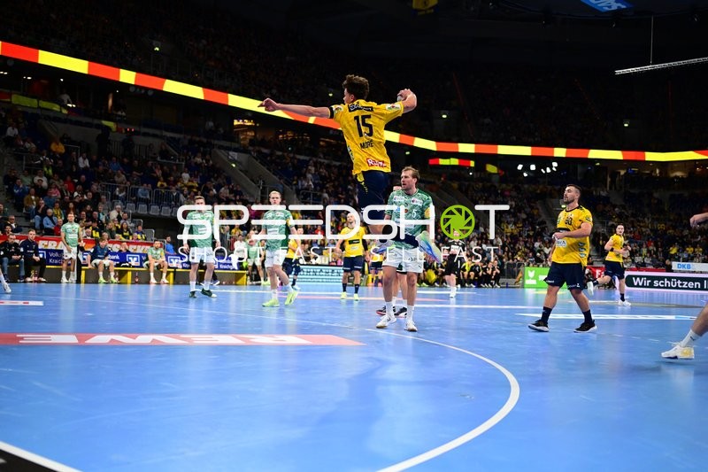 Jannik Kohlbacher (80; Rhein Neckar Löwen) mit Sprungwurf