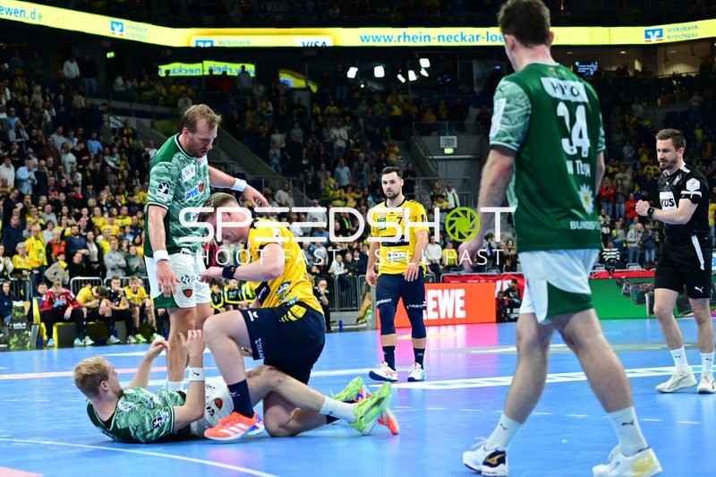 Dani Baijens (77; Rhein Neckar Löwen) und Haukur Thrastarson (25; Rhein Neckar Löwen) im Zweikampf