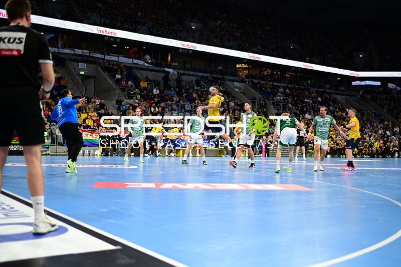 Haukur Thrastarson (25; Rhein Neckar Löwen) mit Wurf aufs Tor