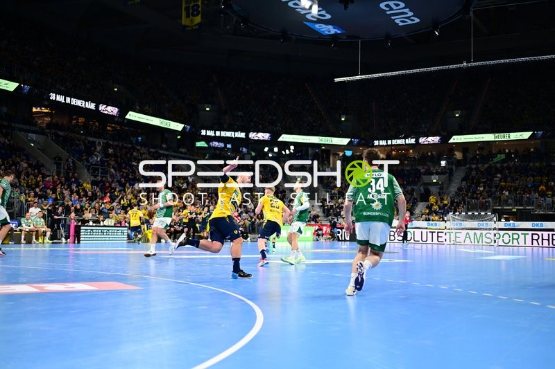 Haukur Thrastarson (25; Rhein Neckar Löwen) wirft aufs Tor