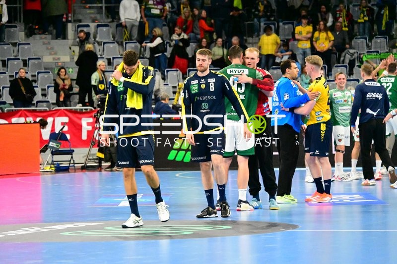 Dejan Milosavljev (96; Füchse Berlin) und David Späth (29; Rhein Neckar Löwen) im Gespräch