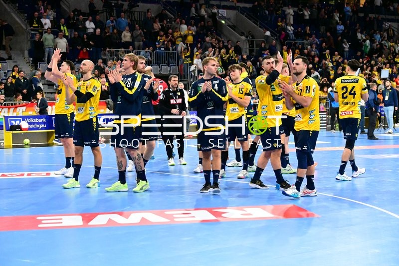 Jubel von Edwin Aspenbäck (78; Rhein Neckar Löwen) und Teamkollegen