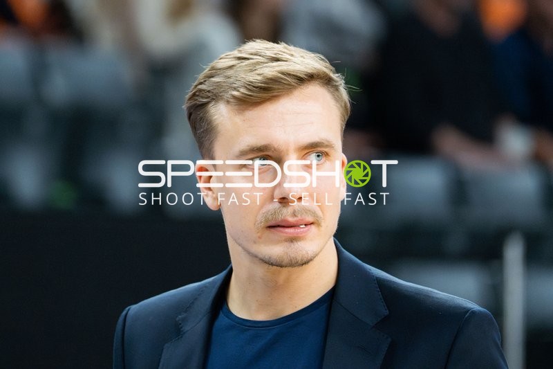 Daniel Herbert (998; FC Bayern Basketball) in der Halle