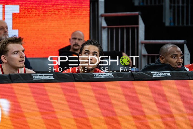 Spieler auf der Bank bei FC Bayern Basketball