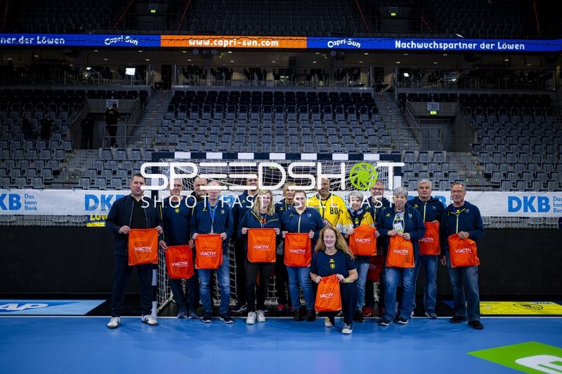 Holger Bachert Holger Bachert (99; Rhein Neckar Löwen) mit Fans