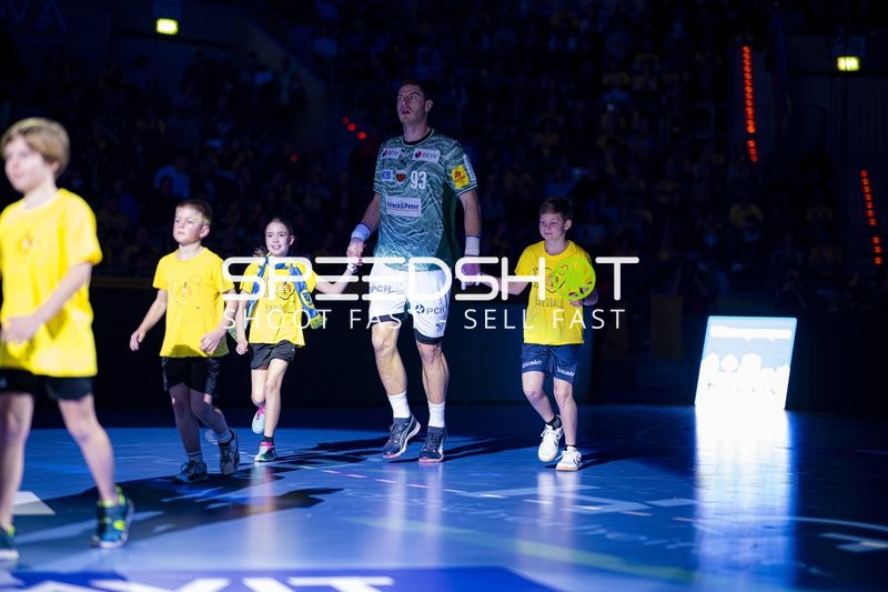 Einlauf von Mijajlo Marsenić (93; Füchse Berlin)