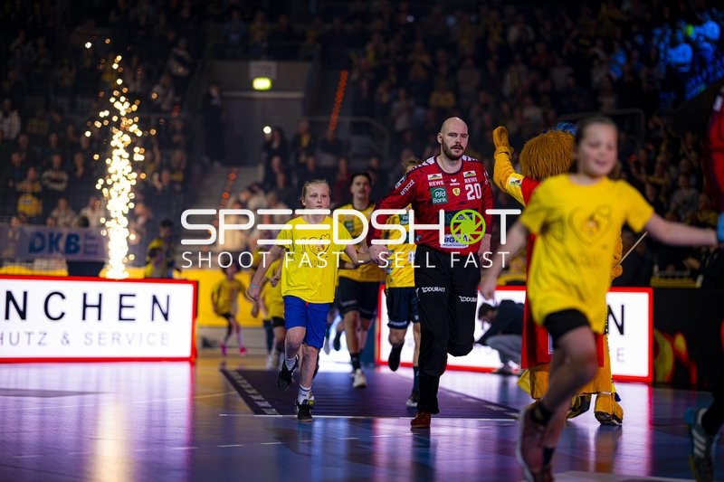 Einlauf von Mike Jensen (20; Rhein Neckar Löwen)