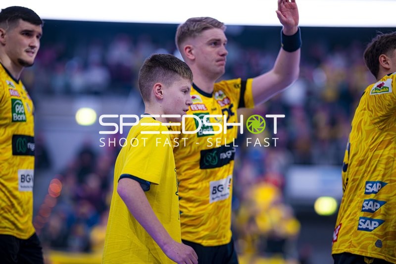 Gespräch zwischen Halil Jaganjac (45; Rhein Neckar Löwen) und Haukur Thrastarson (25; Rhein Neckar Löwen)