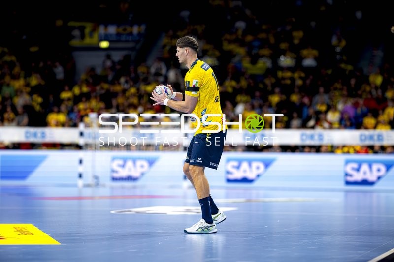 Wurf von Sebastian Heymann (13; Rhein Neckar Löwen)