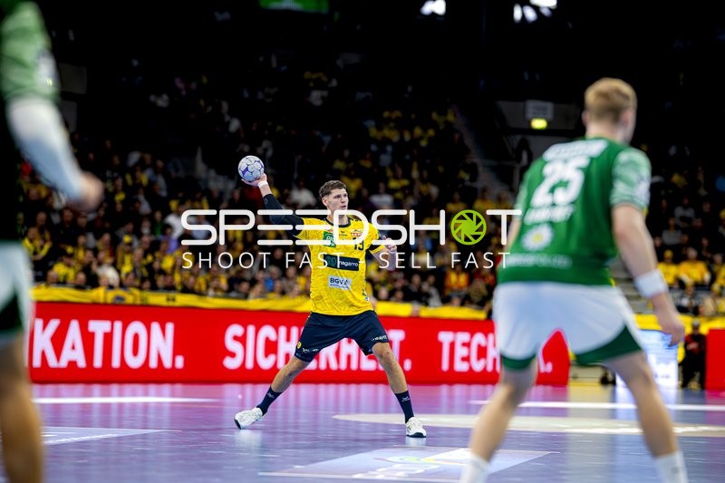 Wurf von Sebastian Heymann (13; Rhein Neckar Löwen)