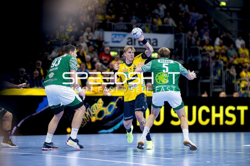 Torwurf von Edwin Aspenbäck (78; Rhein Neckar Löwen)