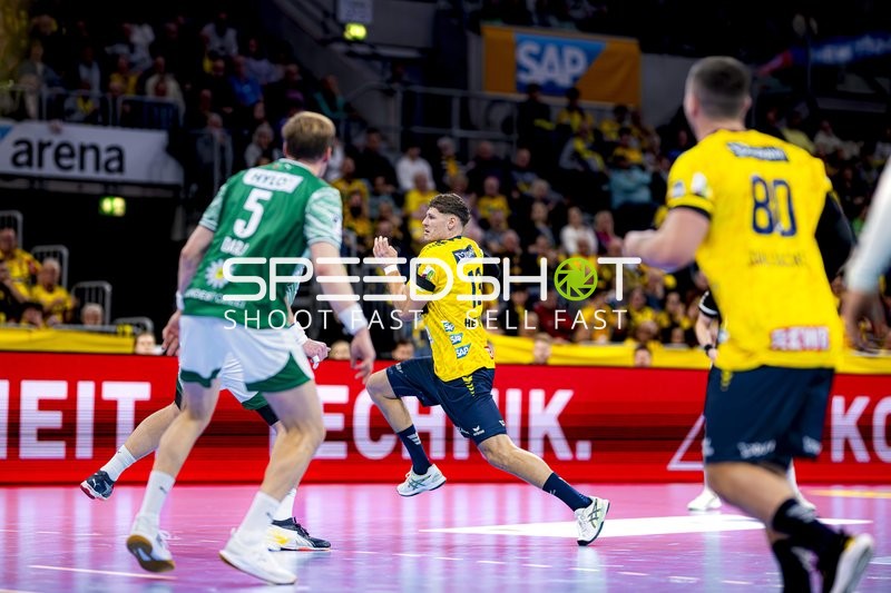 Torwurf von Sebastian Heymann (13; Rhein Neckar Löwen)