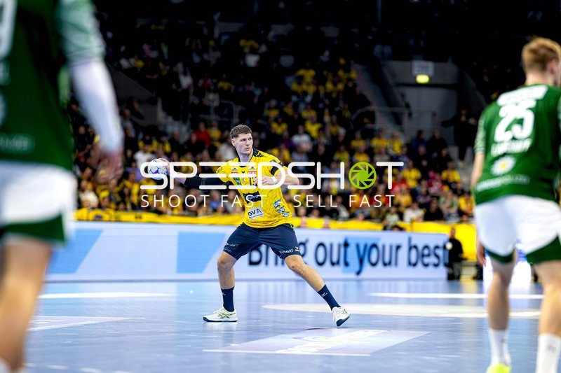 Wurf von Sebastian Heymann (13; Rhein Neckar Löwen)