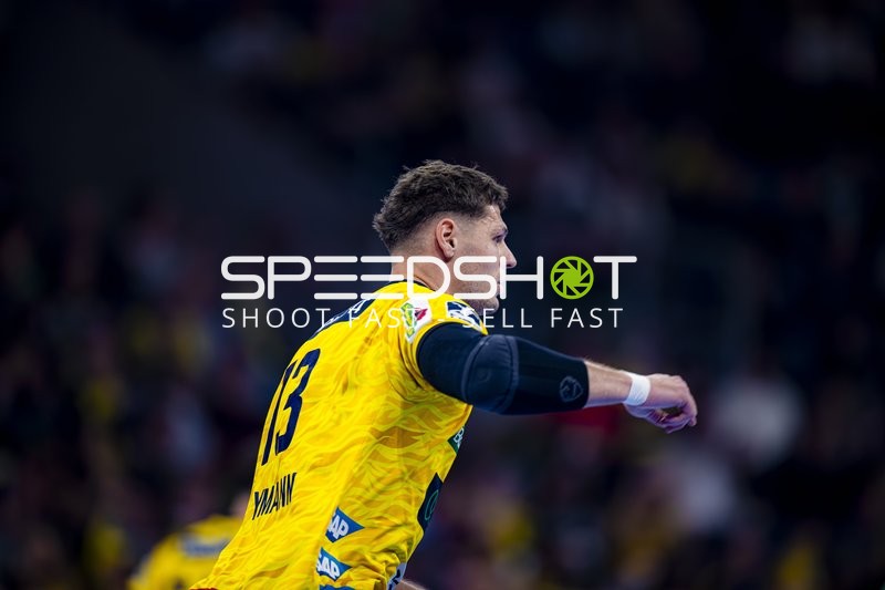 Sebastian Heymann zeigt Richtung