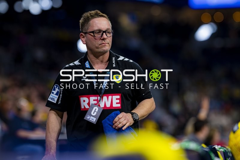 Betreuer von Rhein Neckar Löwen am Spielfeldrand