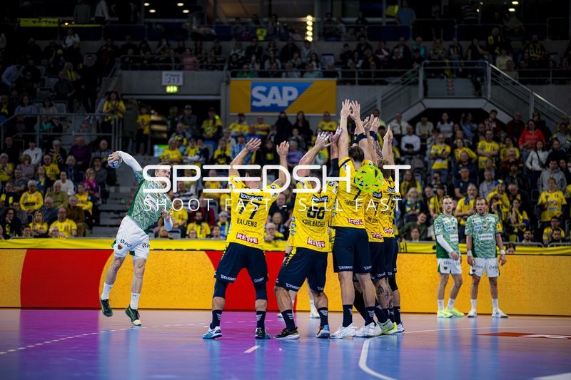 Torwurf von Lasse Andersson (11; Füchse Berlin)