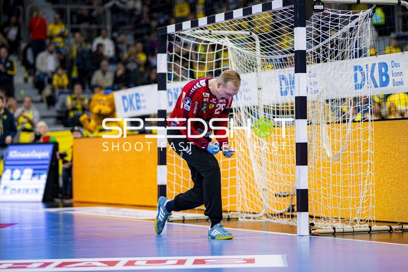 Parade von Mike Jensen (20; Rhein Neckar Löwen)