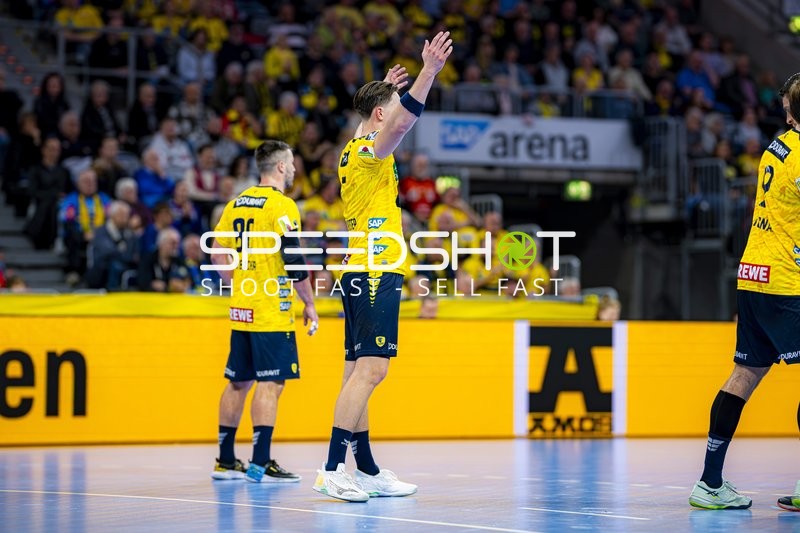 Jubel von Jannik Kohlbacher (80; Rhein Neckar Löwen) und Teamkollegen