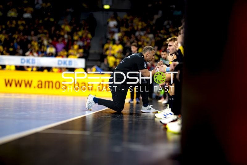 Gespräch von Mathias Larson (4; Rhein Neckar Löwen)