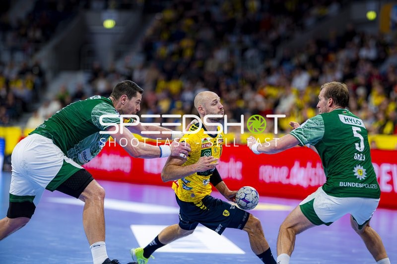 Wurf von Lukas Sandell (11; Rhein Neckar Löwen)