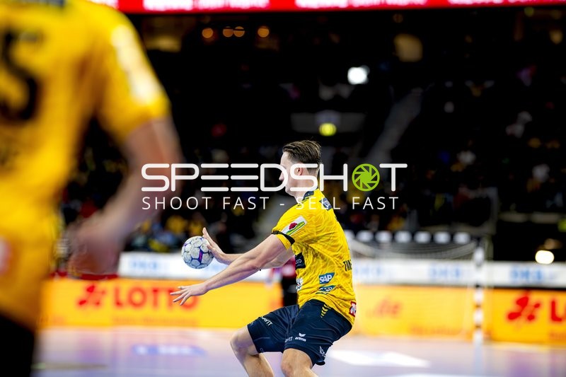 Torwurf von Robert Timmermeister (7; Rhein Neckar Löwen)