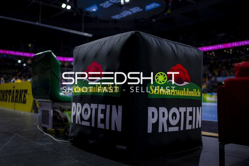 Werbung am Spielfeldrand