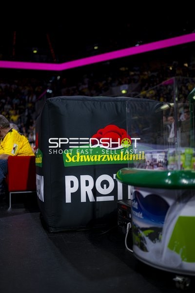 Werbung am Spielfeldrand