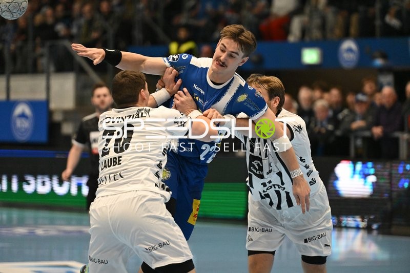 Verteidigung gegen Felix Aellen (22; ThSV Eisenach)