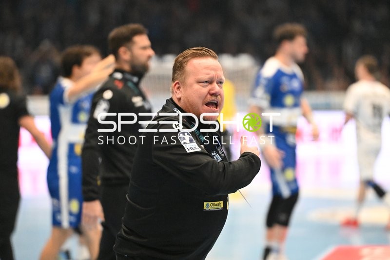 Trainer am Spielfeldrand