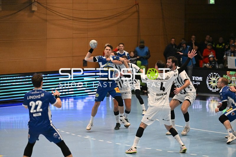 Vincent Büchner (74; ThSV Eisenach) mit Ball