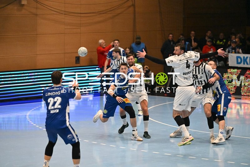 Handball-Szene mit Domagoj Duvnjak (4; THW Kiel), Harald Reinkind (6; THW Kiel) und Oskar Joelsson (3; ThSV Eisenach)
